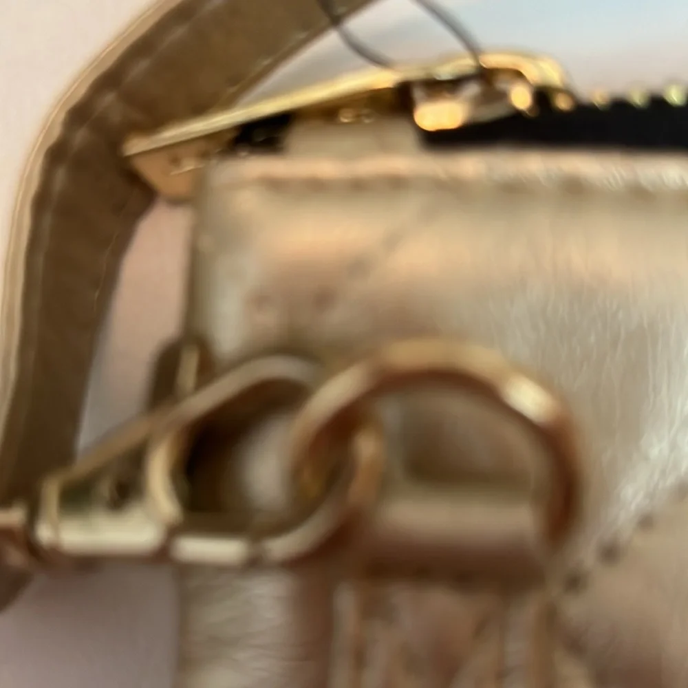 Scout Metallic Gold Quilted Abby Crossbody NWT - Picture 7 of 8